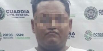 Arrestan a carterista de transporte urbano en Av. Carranza
