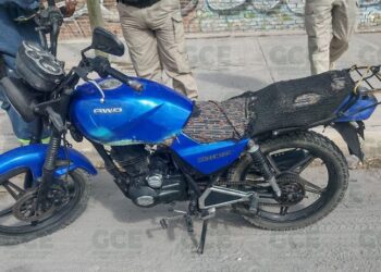 Detienen a hombre por presunta posesión de una motocicleta con reporte de robo