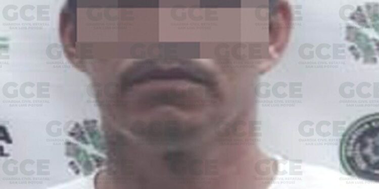 Detienen a tres personas que tripulaban vehículos con reporte de robo