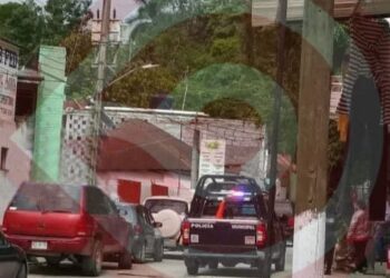 Mujer policía apuñala a su hermana
