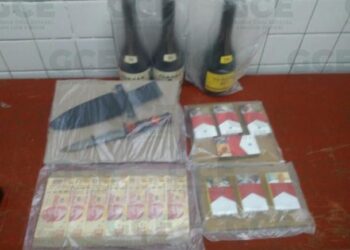 Detienen a presuntos asaltantes de una tienda de conveniencia en Lomas del Tecnológico