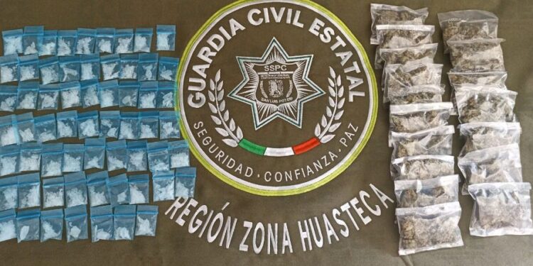 Aseguraron 96 dosis de enervantes; hay dos personas detenidas