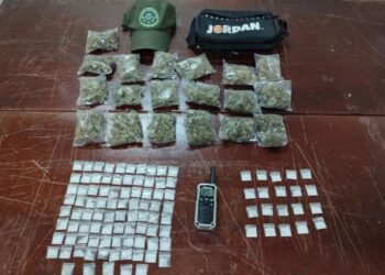 Detienen a dos hombres con 124 dosis de droga en la colonia El paseo