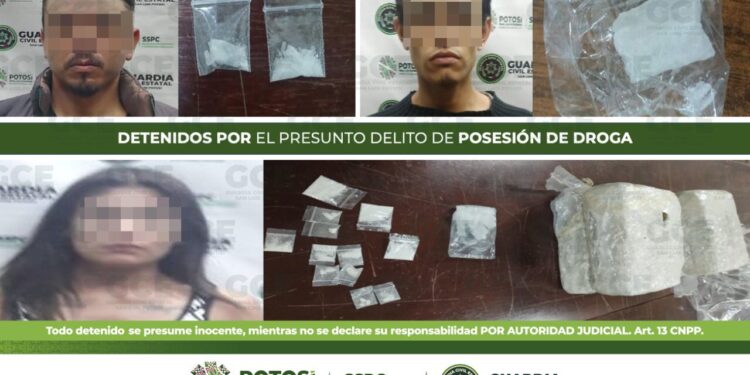 Detienen a tres personas por posesión de droga y aseguran 2 kg de marihuana