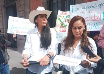 Alumnos y ex alumnos de Agroecología protestan para que no desaparezca la carrera