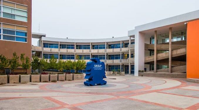 UASLP avala la entrega de tarjetas de transporte gratuito para estudiantes