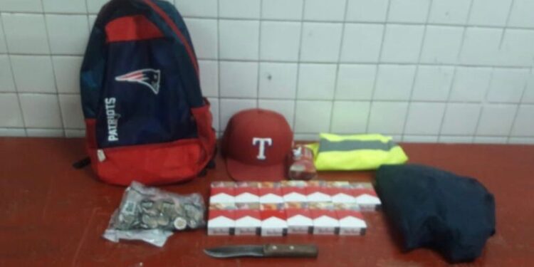 Detienen a dos asaltantes de tiendas de conveniencia en Cactus