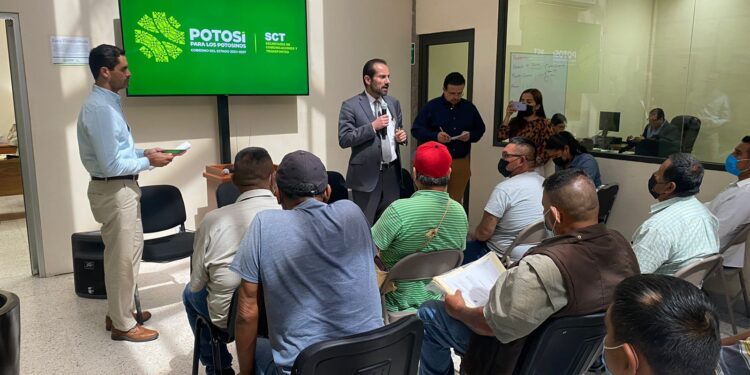 STC atiende demandas del gremio taxista de la Zona Huasteca