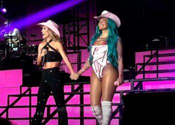Karol G cumplió el sueño de muchos al tener como invitada a la ex RBD Anahí, en su concierto en la CDMX