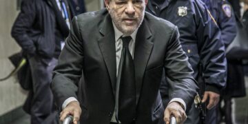El ex productor de cine Harvey Weinstein enfrenta dos cargos más por abuso sexual