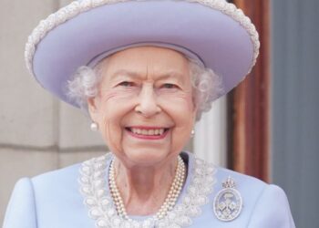 Iniciaron los festejos por los 70 años en el trono de la reina Isabel II