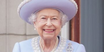Iniciaron los festejos por los 70 años en el trono de la reina Isabel II