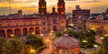 Día parcialmente nublado pero caluroso en la capital potosina