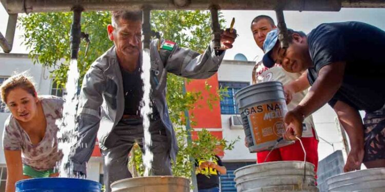 Sequía en MTY: Más de 50 días sin ver caer una gota de agua de la llave… Monterrey es un infierno
