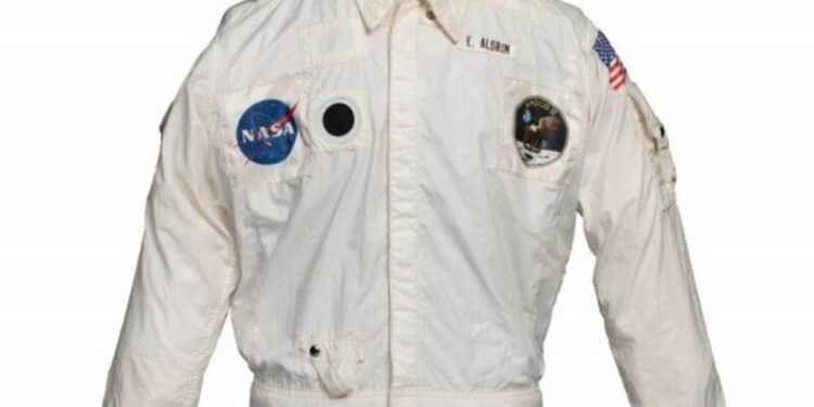 Subastarán chamarra del astronauta Buzz Aldrin usada en viaje a la Luna