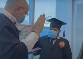 Joven falta a su graduación por cáncer y el rector de la universidad arma ceremonia en el hospital