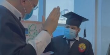 Joven falta a su graduación por cáncer y el rector de la universidad arma ceremonia en el hospital