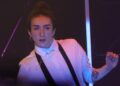Bailarín aplastado por pantalla gigante fue inducido al coma