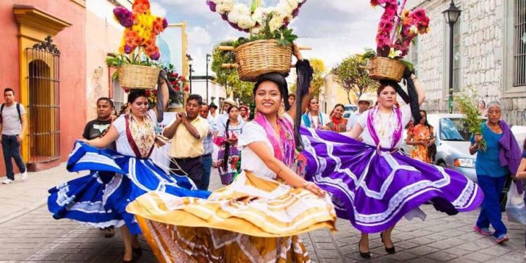 Después de dos años “Guelaguetza”; arranca Lunes del Cerro en Oaxaca