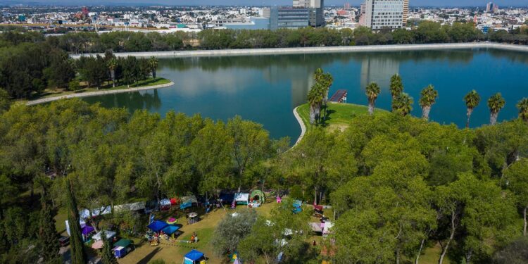Día parcialmente nublado pero caluroso en la capital potosina
