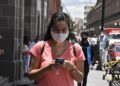 Bajan levemente los contagios por Covid-19