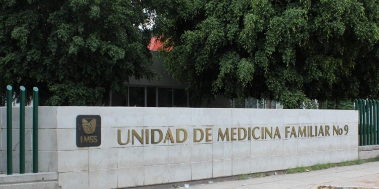 Le amputan piernas a mujer ‘por error’ y extirpan útero en IMSS en Querétaro
