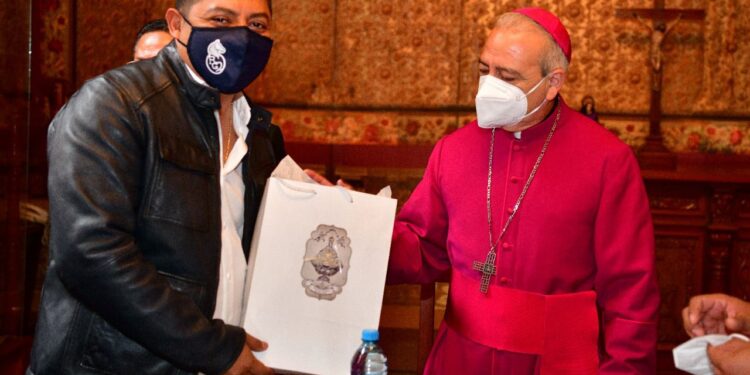 Ricardo Gallardo le da la bienvenida a nuevo Arzobispo de San Luis Potosí