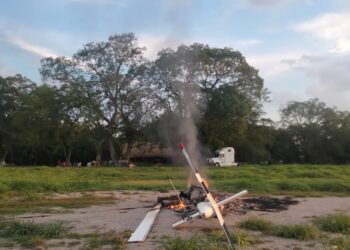 Encuentran helicóptero incendiado y cuatro ejecutados en Tamasopo