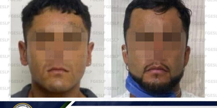 Detienen a dos hombres con marihuana y cartuchos útiles