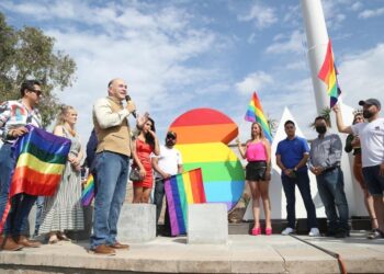 Enrique Galindo develó letras monumentales en el asta bandera como parte del programa “Expresión San Luis”