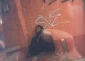 Piden ayuda para localizar a indigente, que podría ser joven desaparecido