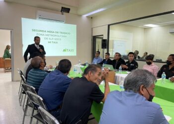 Gobierno del Estado realiza mesas de trabajo con el gremio taxista