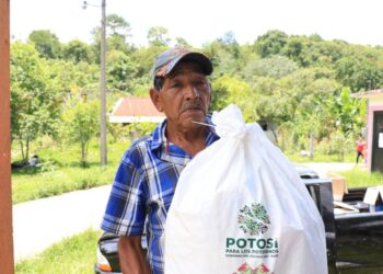 Gobierno del Estado reparte becas alimentarias a 400 mil potosinos