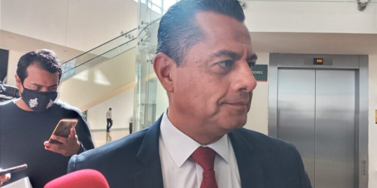 Se investiga a funcionario de la SCT por disparar arma entre cientos de asistentes