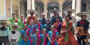 Enrique Galindo entregó apoyo a los Charros y Escaramuzas que participarán en el Nacionalito