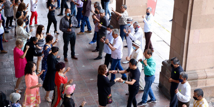 San Luis Potosí entró en el sutil estilo de danzón del tallerista Daniel Chamorro