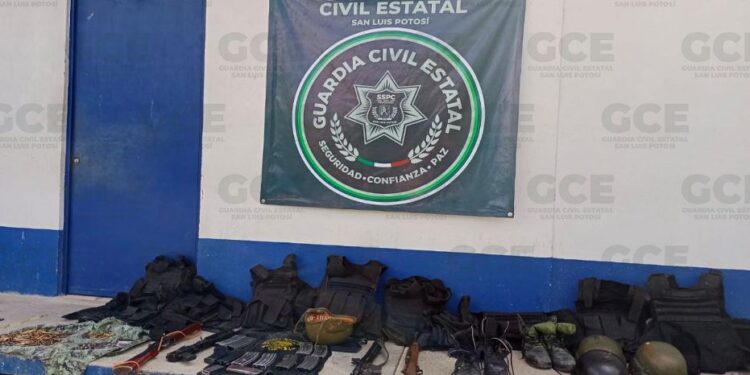 Capturan a integrantes de una célula delictiva generadora de violencia en la Huasteca; se les decomisaron varias armas