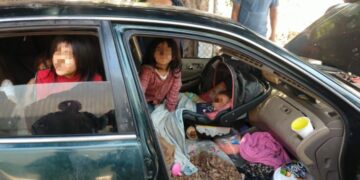 Policía de Tijuana rescató a 8 menores de Estados Unidos que vivían dentro de un carro
