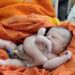 Nació un bebé con cuatro brazos y cuatro piernas en la India.