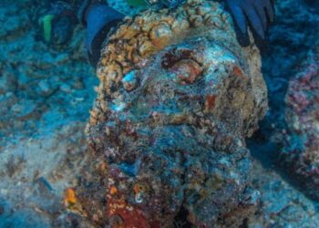 Arqueólogos encontraron la cabeza perdida de Hércules en un naufragio