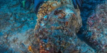 Arqueólogos encontraron la cabeza perdida de Hércules en un naufragio
