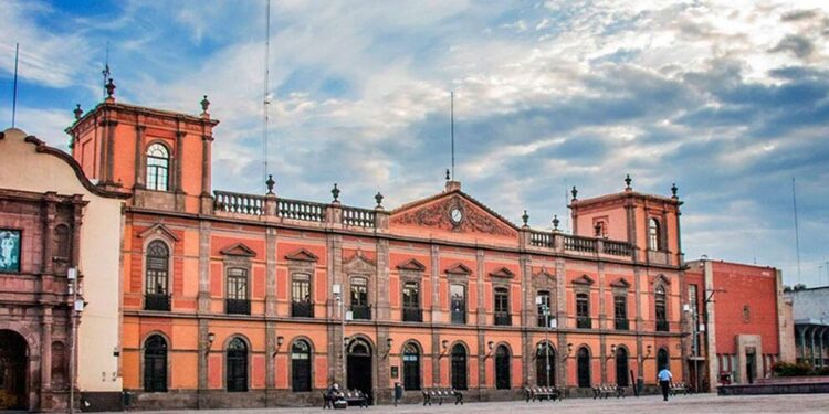 Día parcialmente nublado pero muy caluroso en SLP