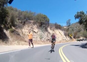 Jason Momoa sufrió aparatoso accidente automovilístico con un motociclista