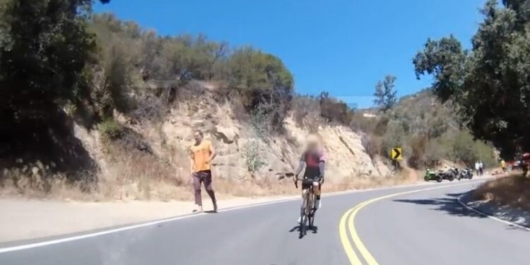 Jason Momoa sufrió aparatoso accidente automovilístico con un motociclista