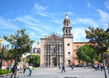Domingo parcialmente nublado pero caluroso en SLP