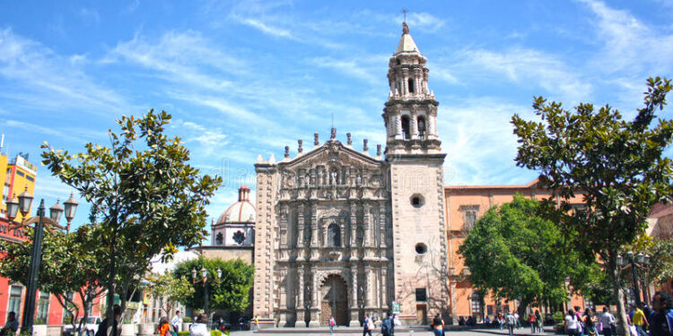 Domingo parcialmente nublado pero caluroso en SLP