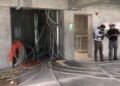 Trabajadora de limpieza cae 10 pisos por andar ‘jugando a las escondidas’