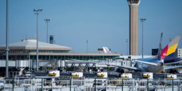 Policía de Francia mata a hombre armado con cuchillo en aeropuerto de París