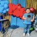 Iker ‘el niño millonario’ recibe su primera placa de YouTube y organiza fiesta