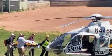 Escritor Salman Rushdie entra a cirugía de emergencia tras atentado